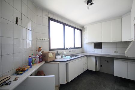Apartamento à venda com 242m², 4 quartos e 4 vagasCozinha