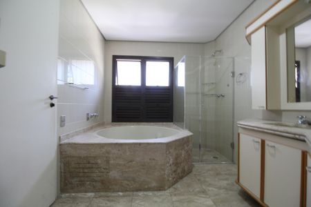 Apartamento à venda com 242m², 4 quartos e 4 vagasBanheiro 3