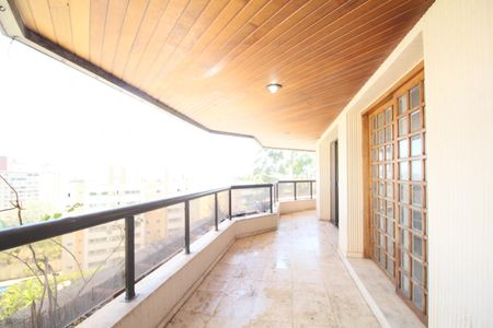 Apartamento à venda com 242m², 4 quartos e 4 vagasVaranda da Sala