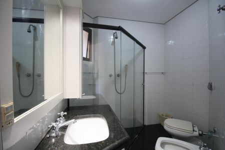 Apartamento à venda com 242m², 4 quartos e 4 vagasBanheiro 4
