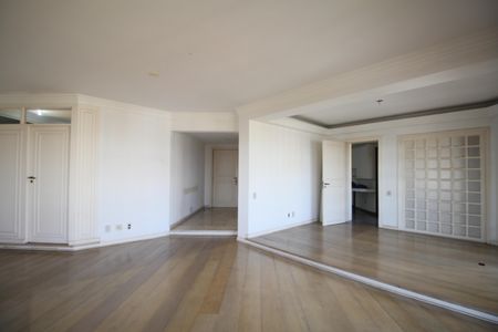 Sala de apartamento à venda com 4 quartos, 242m² em Vila Suzana, São Paulo