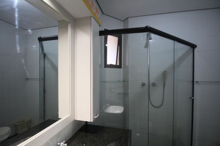Apartamento à venda com 242m², 4 quartos e 4 vagasBanheiro 5