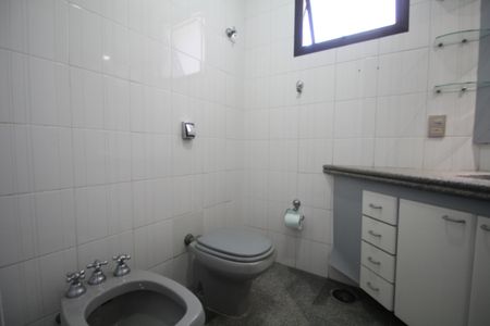 Apartamento à venda com 242m², 4 quartos e 4 vagasBanheiro 1