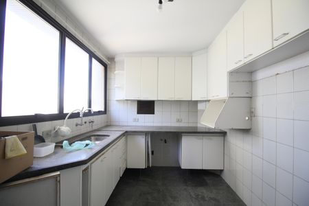 Apartamento à venda com 242m², 4 quartos e 4 vagasCozinha
