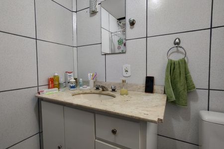 Apartamento à venda com 75m², 2 quartos e 1 vaga Apartamento à venda com 75m², 2 quartos e 1 vagaBanheiro