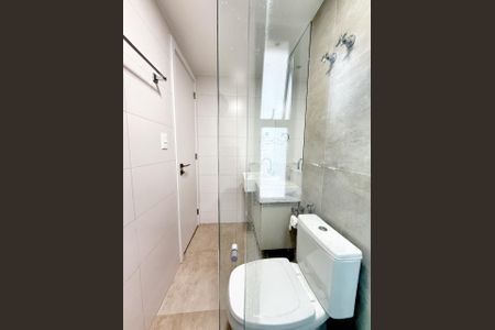 Apartamento à venda com 70m², 2 quartos e 2 vagas Apartamento à venda com 70m², 2 quartos e 2 vagasBanheiro do Quarto 2