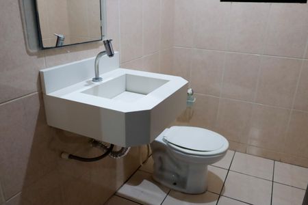 Casa à venda com 330m², 4 quartos e 1 vaga Casa à venda com 330m², 4 quartos e 1 vagaLavabo