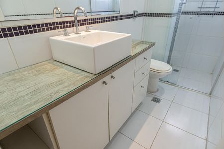 Apartamento à venda com 70m², 2 quartos e 1 vaga Apartamento à venda com 70m², 2 quartos e 1 vagaBanheiro Social