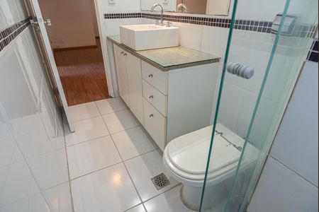 Apartamento à venda com 70m², 2 quartos e 1 vaga Apartamento à venda com 70m², 2 quartos e 1 vagaBanheiro Social