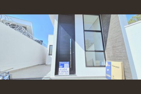 Casa à venda com 100m², 3 quartos e 2 vagasFachada