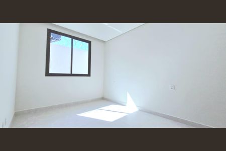 Casa à venda com 100m², 3 quartos e 2 vagasSuíte