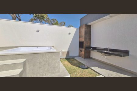 Casa à venda com 100m², 3 quartos e 2 vagasQuintal