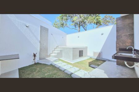 Casa à venda com 100m², 3 quartos e 2 vagasQuintal