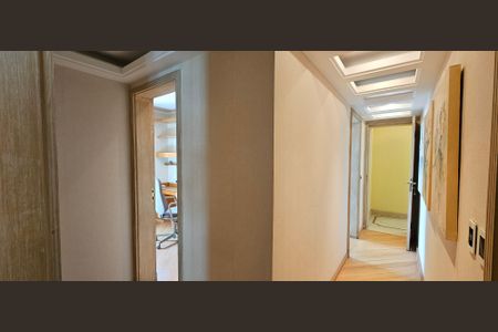 Apartamento à venda com 350m², 4 quartos e 4 vagas Apartamento à venda com 350m², 4 quartos e 4 vagasCorredor
