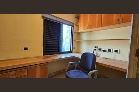Apartamento à venda com 350m², 4 quartos e 4 vagas Apartamento à venda com 350m², 4 quartos e 4 vagasEscritório