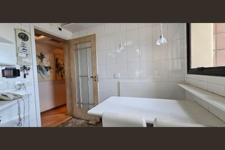 Apartamento à venda com 350m², 4 quartos e 4 vagas Apartamento à venda com 350m², 4 quartos e 4 vagasCozinha