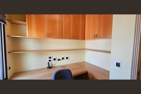 Apartamento à venda com 350m², 4 quartos e 4 vagas Apartamento à venda com 350m², 4 quartos e 4 vagasEscritório