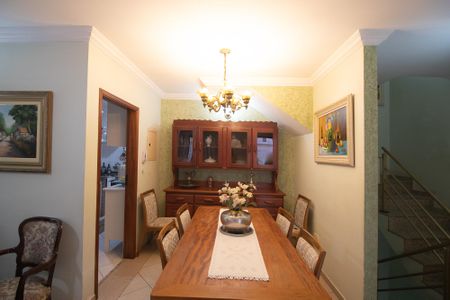 Casa de condomínio à venda com 124m², 3 quartos e 2 vagasSala