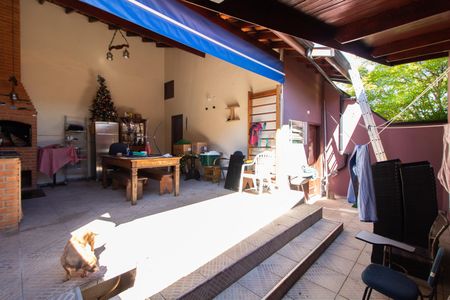 Casa à venda com 139m², 3 quartos e 3 vagasÁREA EXTERNA FUNDOS