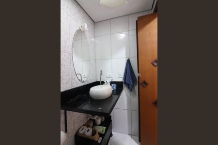 Casa de condomínio à venda com 117m², 3 quartos e 2 vagasBanheiro Social