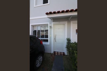 Casa de condomínio à venda com 117m², 3 quartos e 2 vagasFachada interna