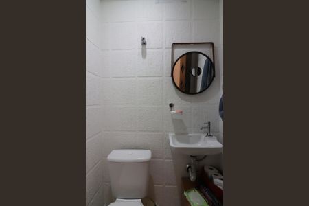 Casa de condomínio à venda com 117m², 3 quartos e 2 vagasLavabo