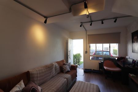 Casa de condomínio à venda com 117m², 3 quartos e 2 vagasSala