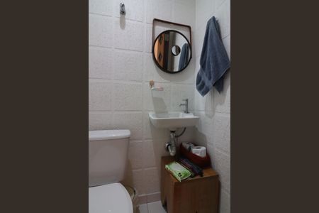 Casa de condomínio à venda com 117m², 3 quartos e 2 vagasLavabo