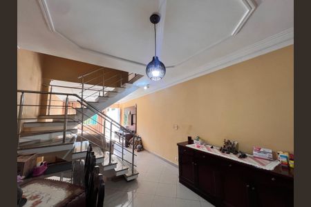 Casa à venda com 128m², 3 quartos e 2 vagas Casa à venda com 128m², 3 quartos e 2 vagasSala