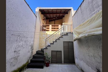 Casa à venda com 128m², 3 quartos e 2 vagas Casa à venda com 128m², 3 quartos e 2 vagasÁrea externa