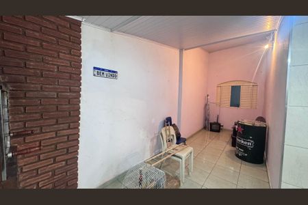 Casa à venda com 170m², 3 quartos e 2 vagas Casa à venda com 170m², 3 quartos e 2 vagasÁrea externa