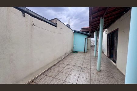 Casa à venda com 170m², 3 quartos e 2 vagas Casa à venda com 170m², 3 quartos e 2 vagasQuintal
