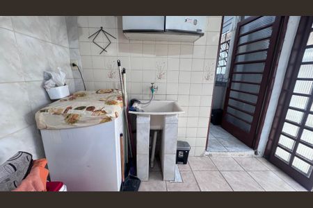 Casa à venda com 170m², 3 quartos e 2 vagas Casa à venda com 170m², 3 quartos e 2 vagasÁrea de Serviço