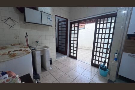 Casa à venda com 170m², 3 quartos e 2 vagas Casa à venda com 170m², 3 quartos e 2 vagasÁrea de Serviço