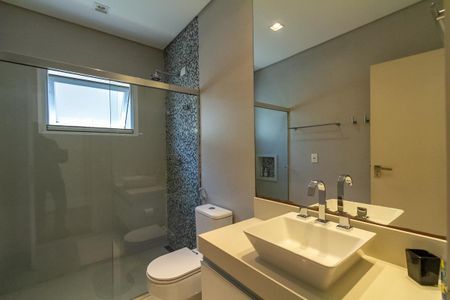Casa de condomínio à venda com 600m², 6 quartos e 4 vagas Casa de condomínio à venda com 600m², 6 quartos e 4 vagasBanheiro da Suíte 2