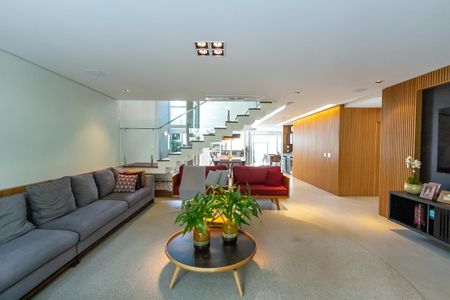 Casa de condomínio à venda com 600m², 6 quartos e 4 vagas Casa de condomínio à venda com 600m², 6 quartos e 4 vagasSala