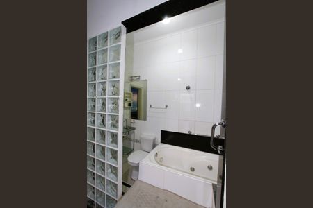 Casa à venda com 350m², 7 quartos e 4 vagasBanheiro do Quarto 2