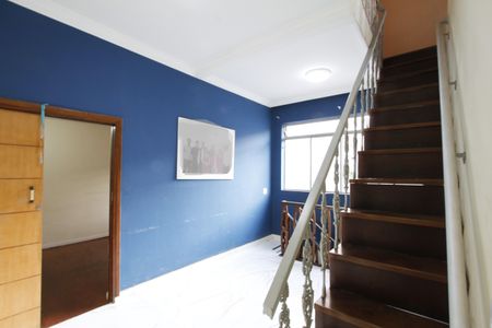 Casa à venda com 350m², 7 quartos e 4 vagasEscada