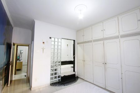 Casa à venda com 350m², 7 quartos e 4 vagasQuarto 2 - Suíte