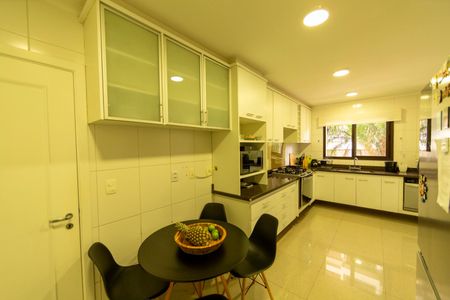 Apartamento à venda com 175m², 3 quartos e 3 vagas Apartamento à venda com 175m², 3 quartos e 3 vagasCozinha