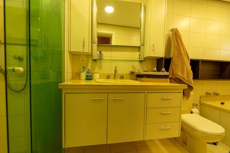 Apartamento à venda com 175m², 3 quartos e 3 vagas Apartamento à venda com 175m², 3 quartos e 3 vagasBanheiro da Suíte 2