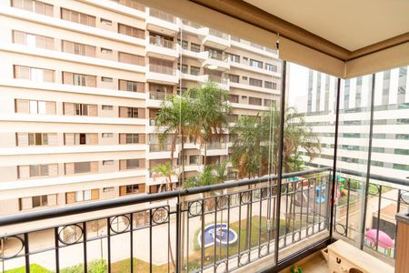 Apartamento à venda com 175m², 3 quartos e 3 vagas Apartamento à venda com 175m², 3 quartos e 3 vagasVaranda da Sala