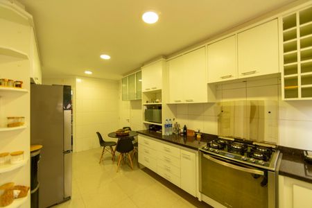 Apartamento à venda com 175m², 3 quartos e 3 vagas Apartamento à venda com 175m², 3 quartos e 3 vagasCozinha