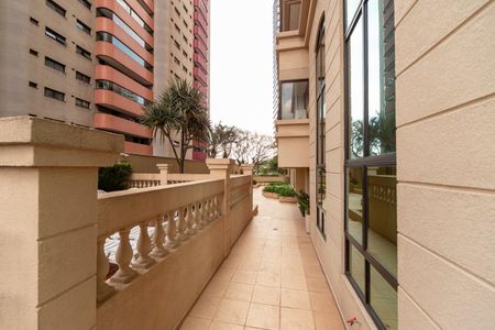 Apartamento à venda com 175m², 3 quartos e 3 vagas Apartamento à venda com 175m², 3 quartos e 3 vagasÁrea comum