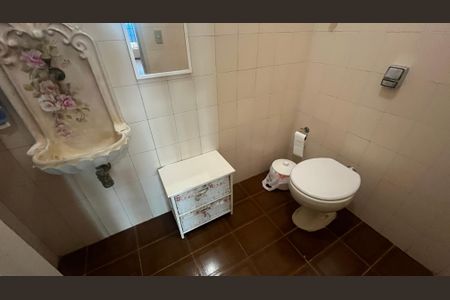 Casa à venda com 350m², 4 quartos e 4 vagas Casa à venda com 350m², 4 quartos e 4 vagasLavabo