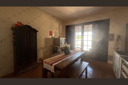 Casa à venda com 350m², 4 quartos e 4 vagas Casa à venda com 350m², 4 quartos e 4 vagasCozinha