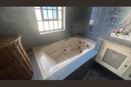 Casa à venda com 350m², 4 quartos e 4 vagas Casa à venda com 350m², 4 quartos e 4 vagasBanheiro da Suíte 1