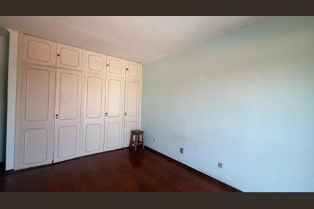 Casa à venda com 350m², 4 quartos e 4 vagas Casa à venda com 350m², 4 quartos e 4 vagasSuíte 2