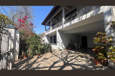Casa à venda com 350m², 4 quartos e 4 vagas Casa à venda com 350m², 4 quartos e 4 vagasÁrea Externa
