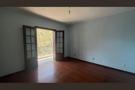 Casa à venda com 350m², 4 quartos e 4 vagas Casa à venda com 350m², 4 quartos e 4 vagasQuarto 1